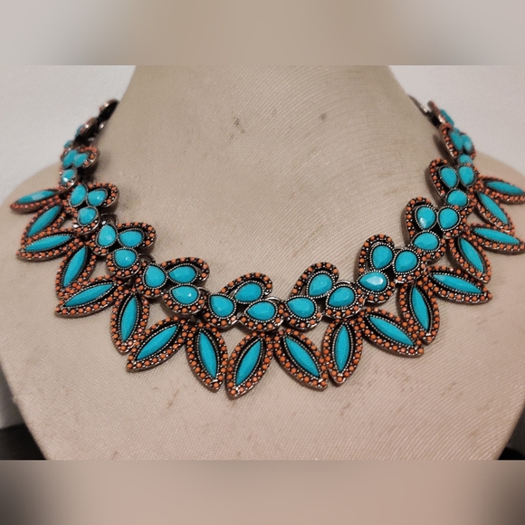 Stunning Turquoise and Coral Glass Statement Necklace Rare - Picture 7 of 15